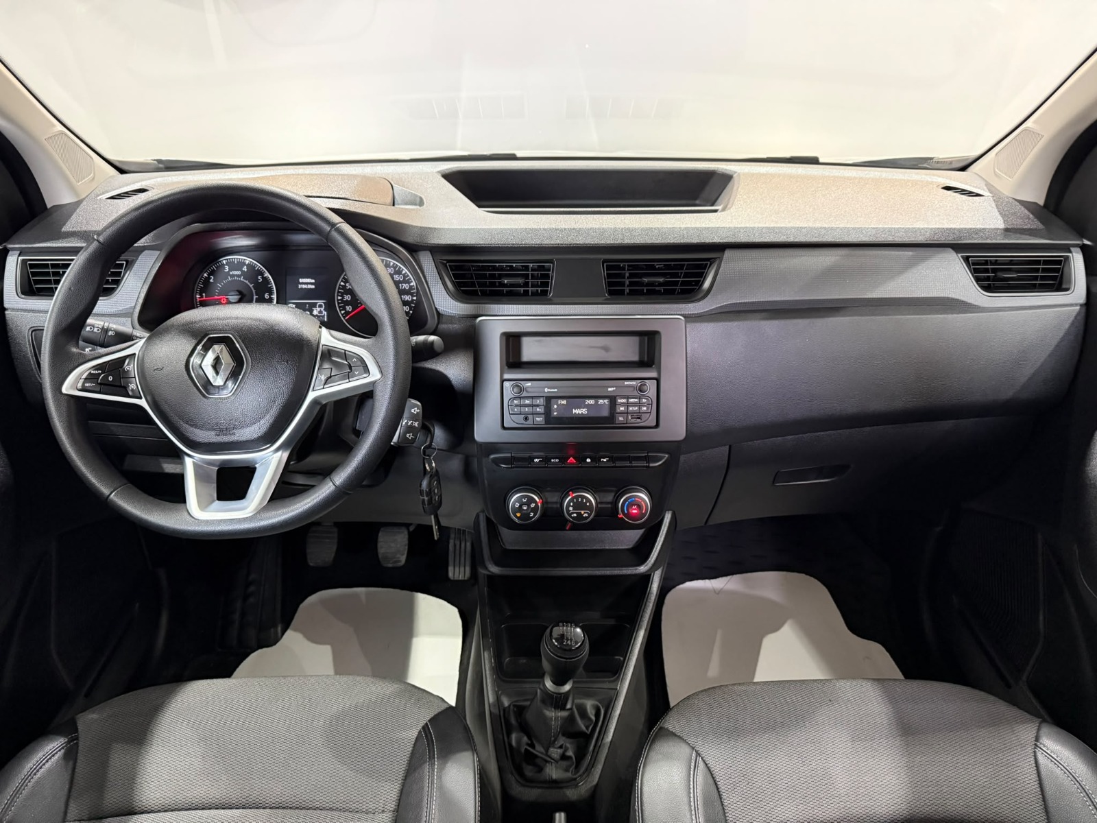 2023 Dizel Manuel Renault Express Combi Gri Gürel Tasarım Aksesuar Otomotiv San. Tic. Ltd. Şti.