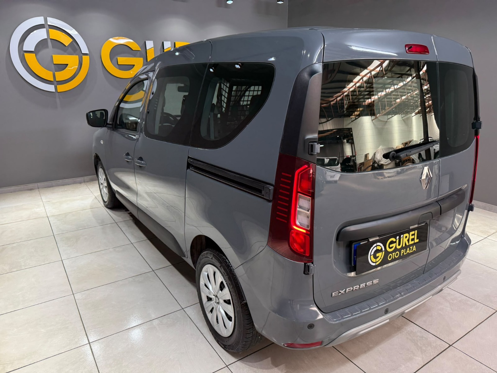 2023 Dizel Manuel Renault Express Combi Gri Gürel Tasarım Aksesuar Otomotiv San. Tic. Ltd. Şti.
