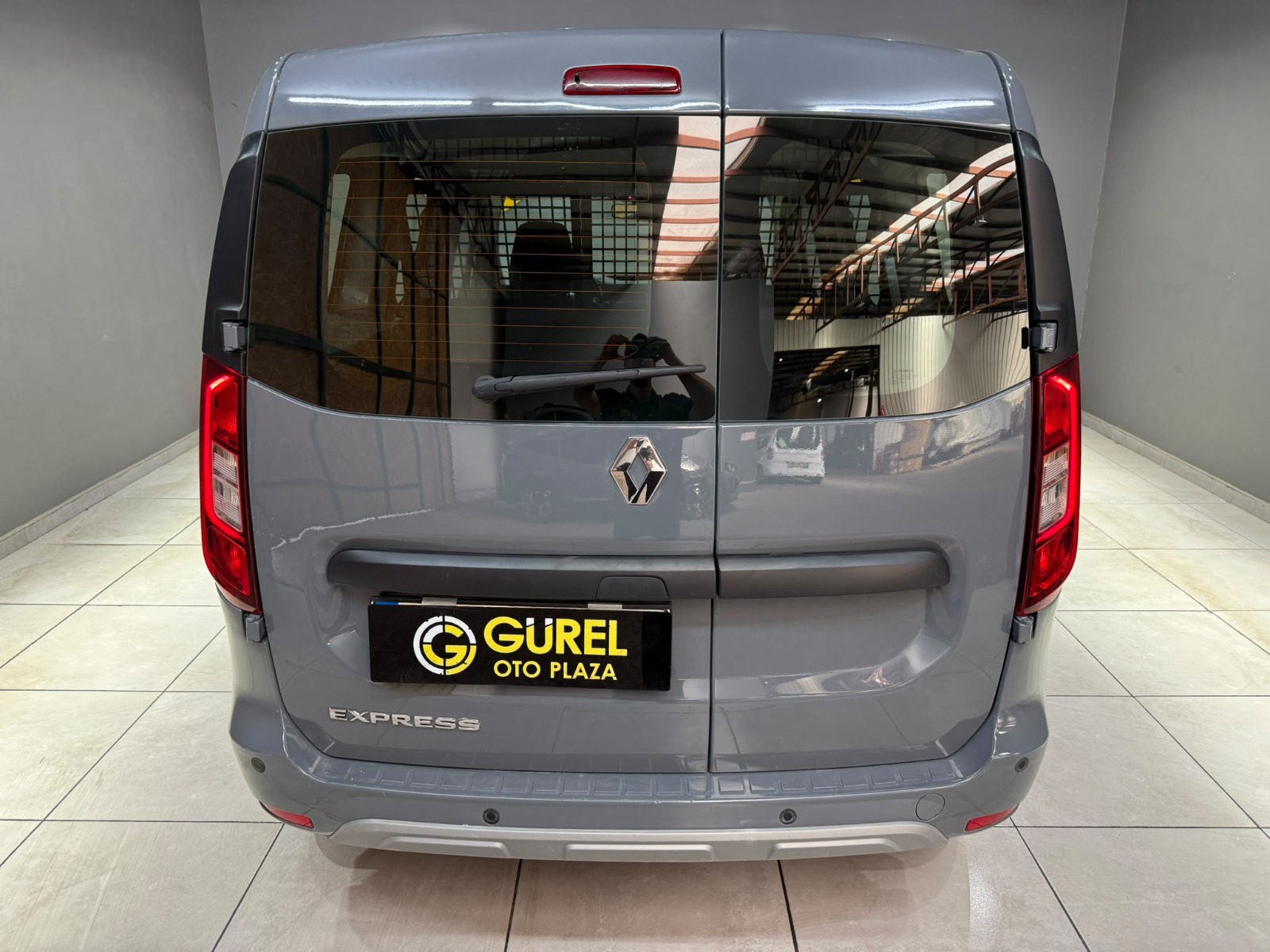 2023 Dizel Manuel Renault Express Combi Gri Gürel Tasarım Aksesuar Otomotiv San. Tic. Ltd. Şti.