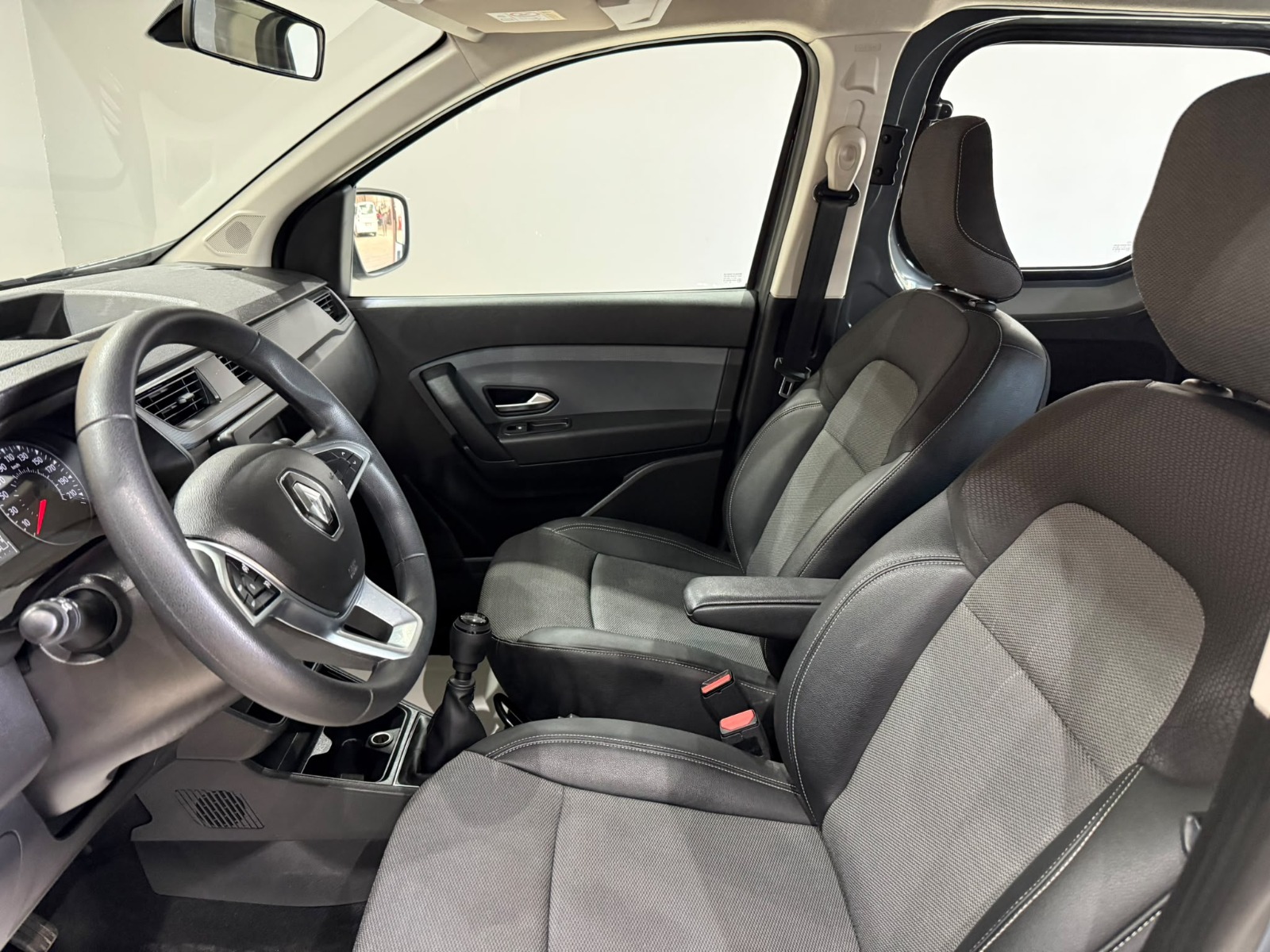 2023 Dizel Manuel Renault Express Combi Gri Gürel Tasarım Aksesuar Otomotiv San. Tic. Ltd. Şti.
