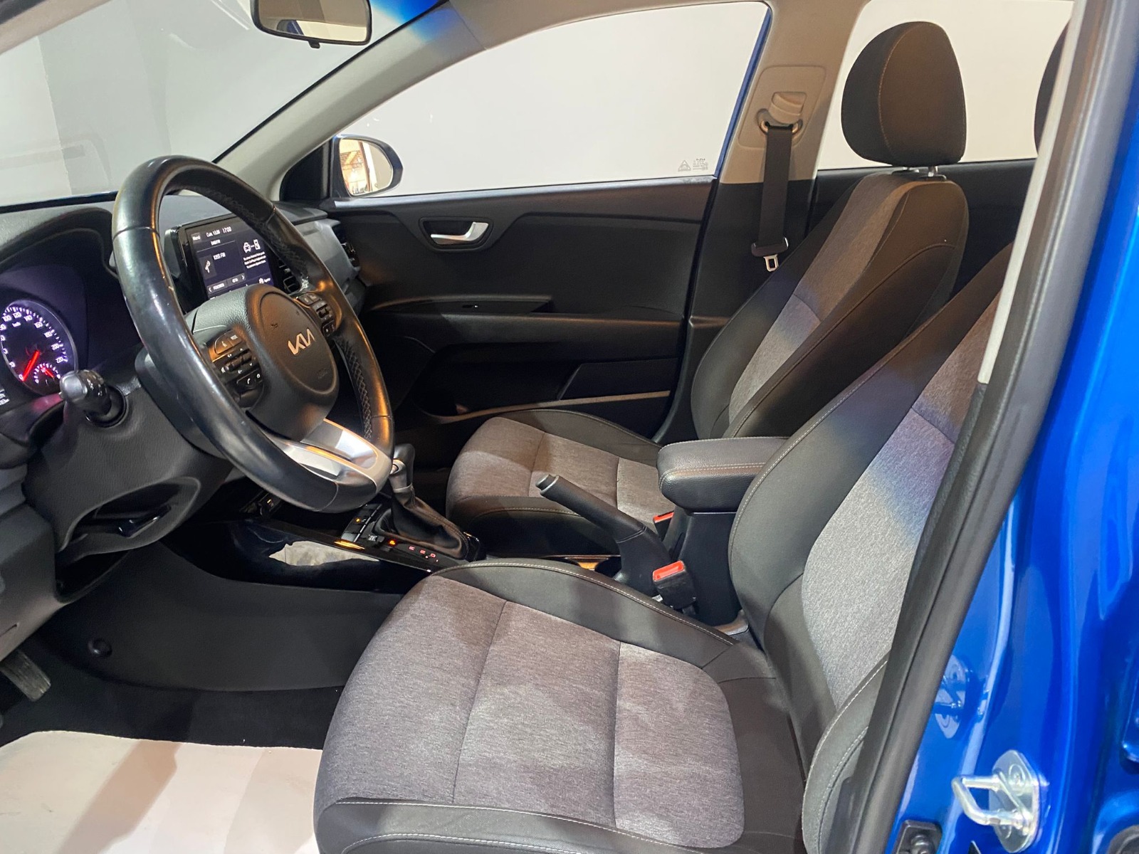 2022 Benzin Otomatik Kia Stonic Mavi Gürel Tasarım Aksesuar Otomotiv San. Tic. Ltd. Şti.