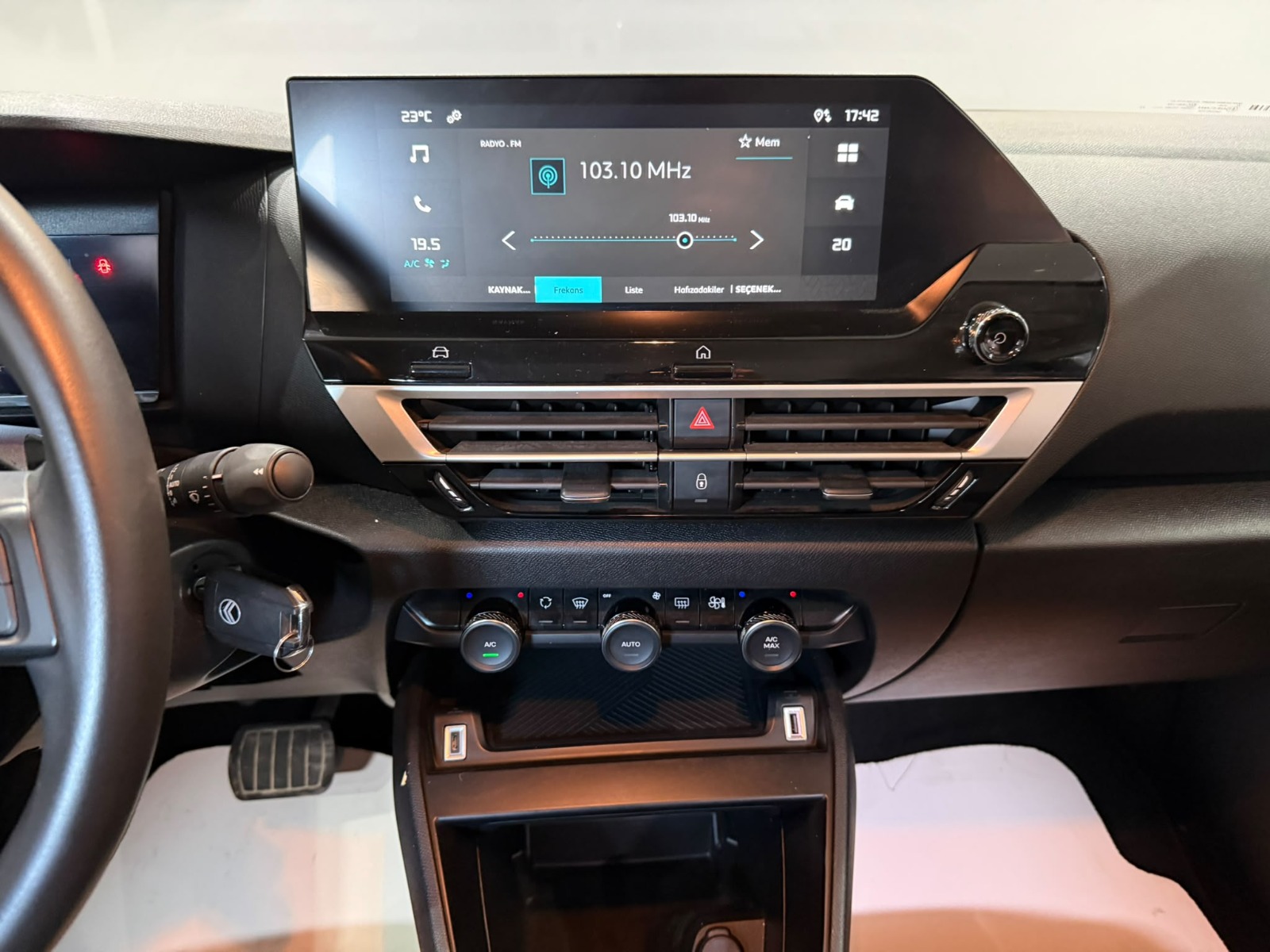 2025 Benzin Otomatik Citroen C4 X Yeşil Gürel Tasarım Aksesuar Otomotiv San. Tic. Ltd. Şti.