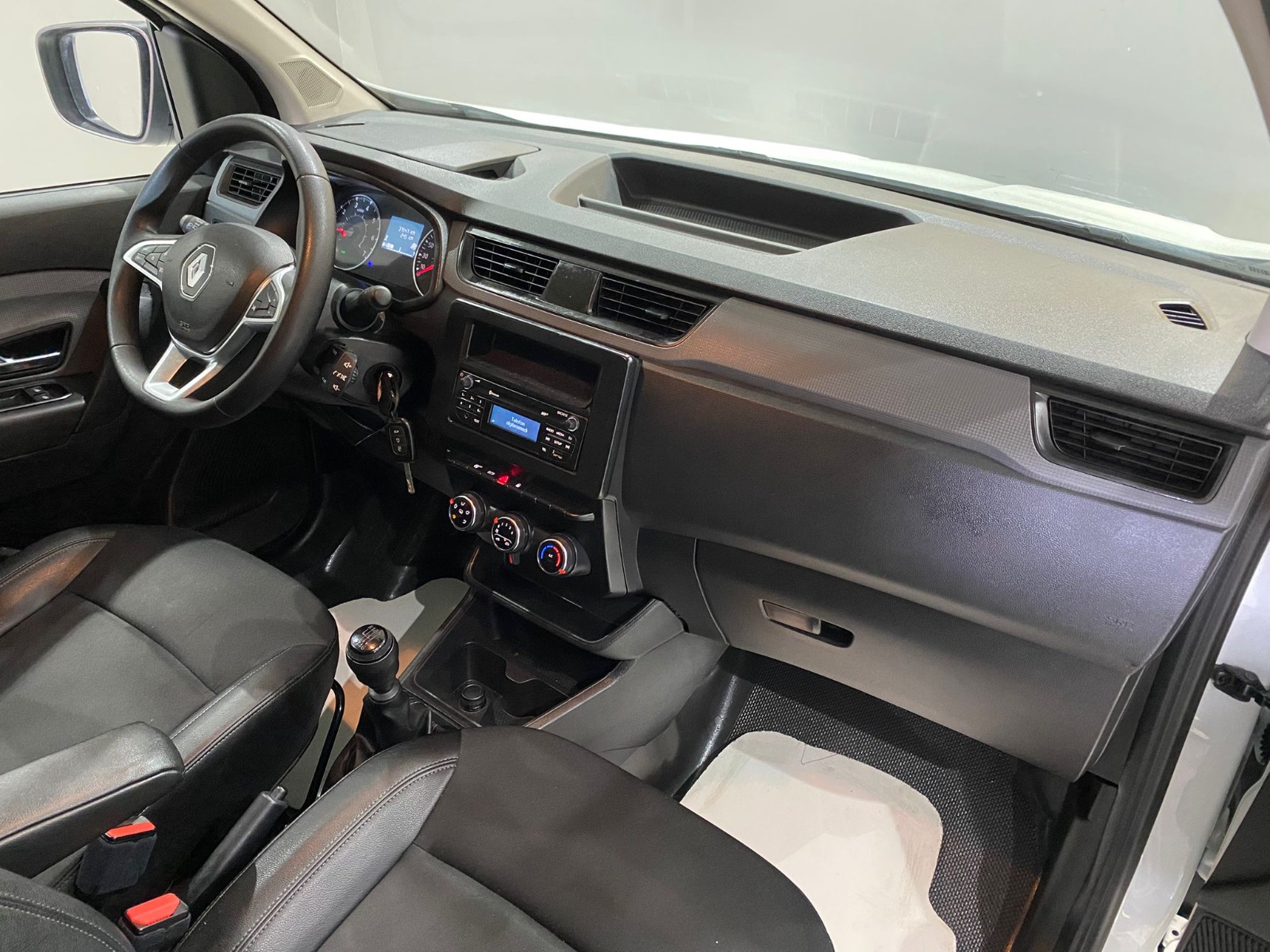 2023 Dizel Manuel Renault Express Van Beyaz Gürel Tasarım Aksesuar Otomotiv San. Tic. Ltd. Şti.