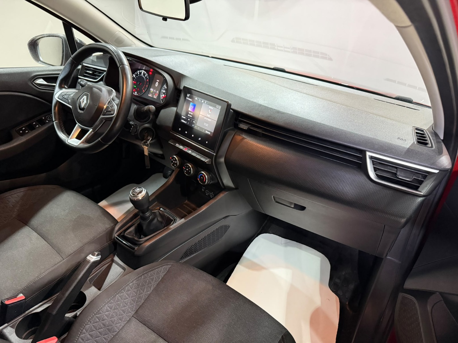2023 Benzin Manuel Renault Clio Kırmızı Gürel Tasarım Aksesuar Otomotiv San. Tic. Ltd. Şti.