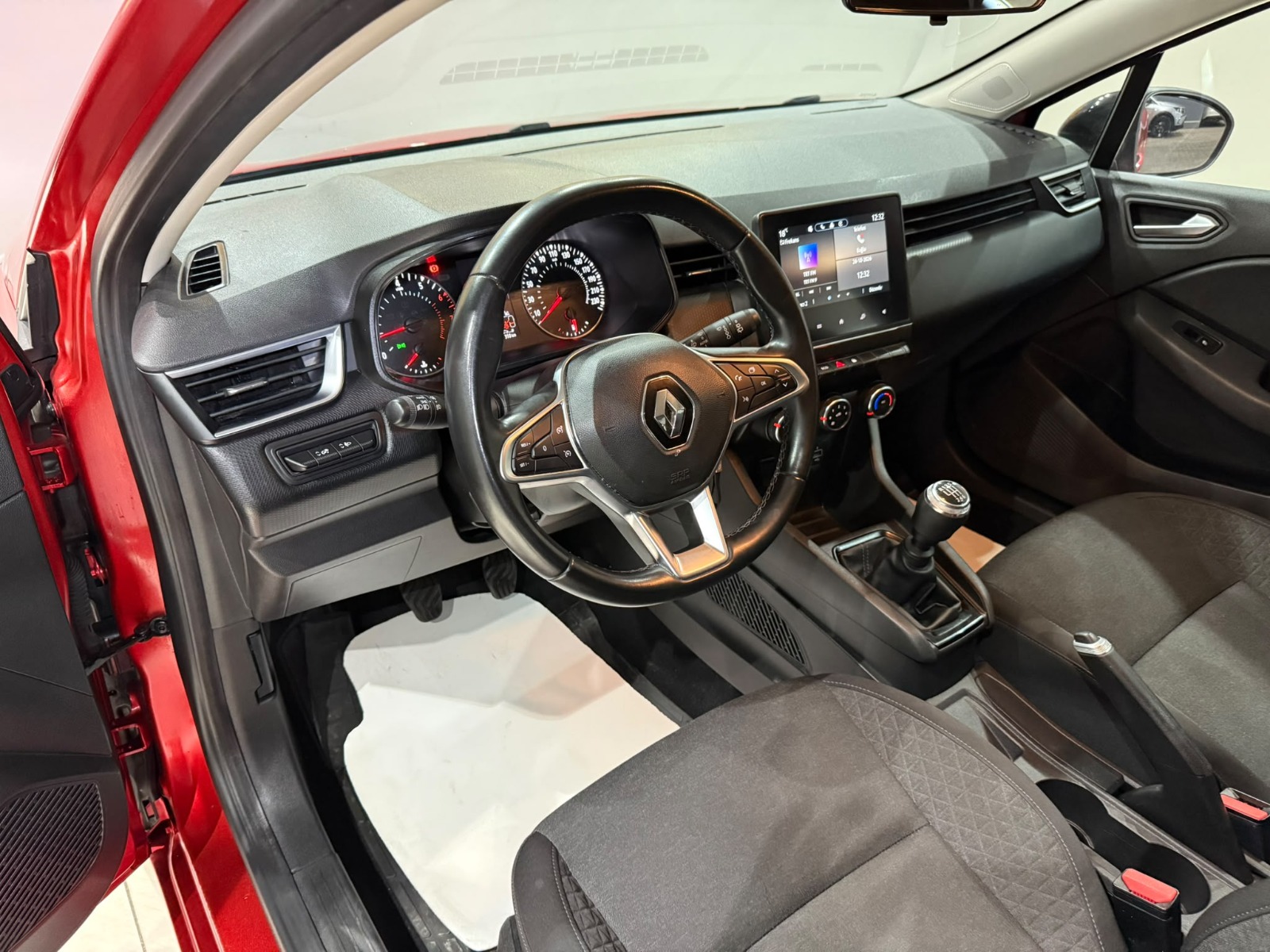 2023 Benzin Manuel Renault Clio Kırmızı Gürel Tasarım Aksesuar Otomotiv San. Tic. Ltd. Şti.