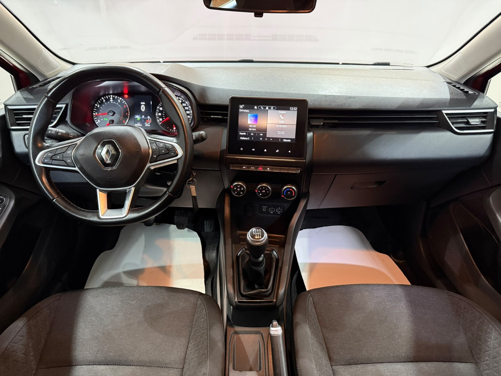 2023 Benzin Manuel Renault Clio Kırmızı Gürel Tasarım Aksesuar Otomotiv San. Tic. Ltd. Şti.
