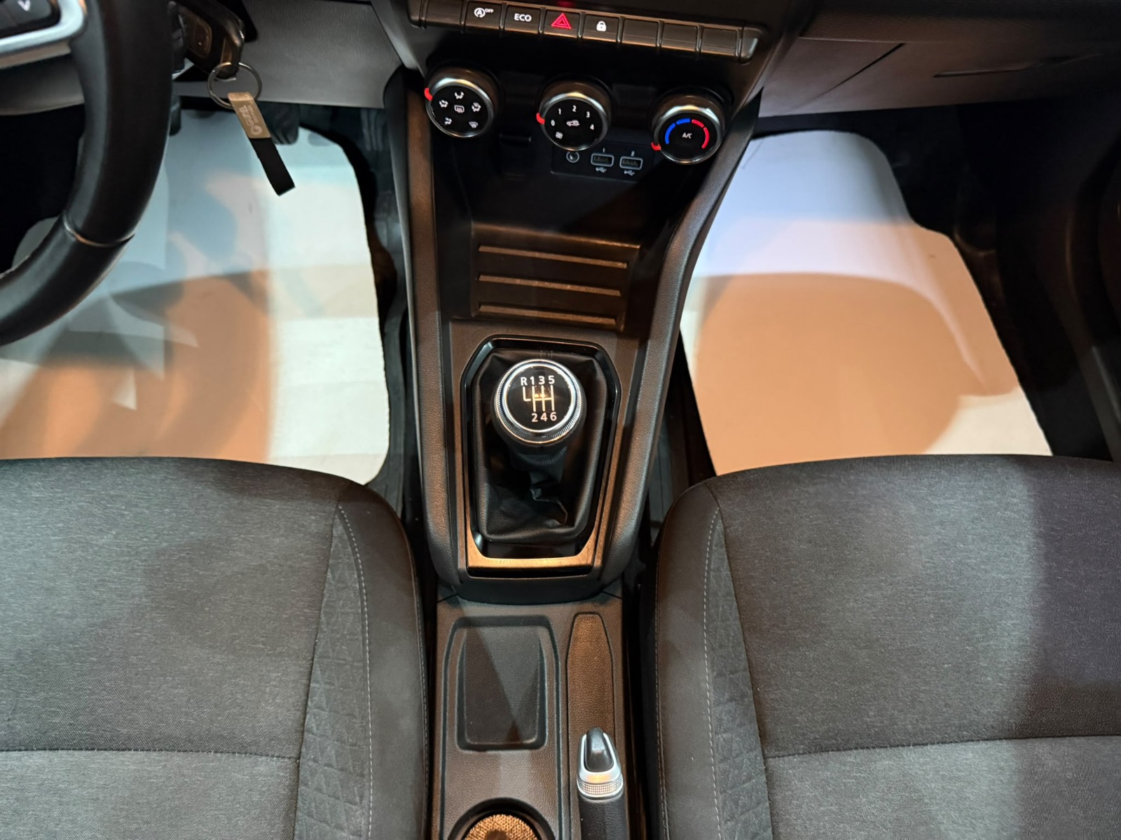 2023 Benzin Manuel Renault Clio Kırmızı Gürel Tasarım Aksesuar Otomotiv San. Tic. Ltd. Şti.