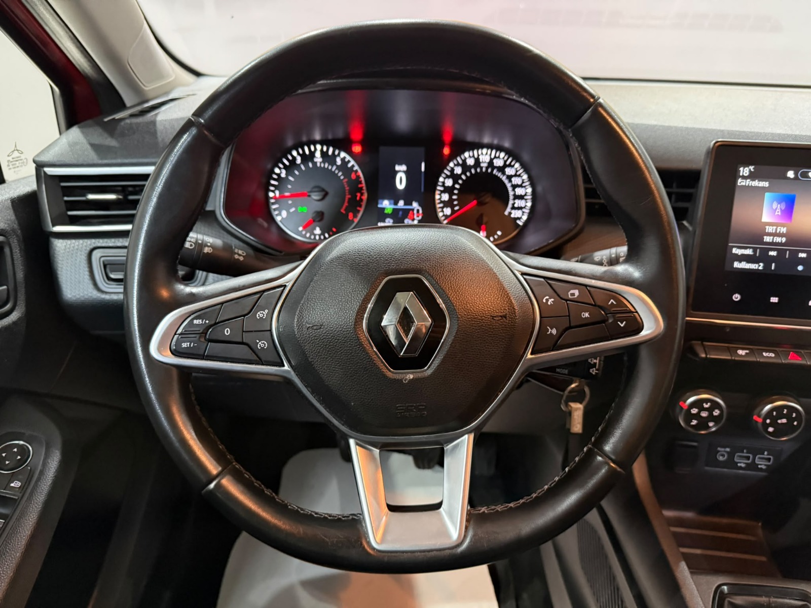 2023 Benzin Manuel Renault Clio Kırmızı Gürel Tasarım Aksesuar Otomotiv San. Tic. Ltd. Şti.