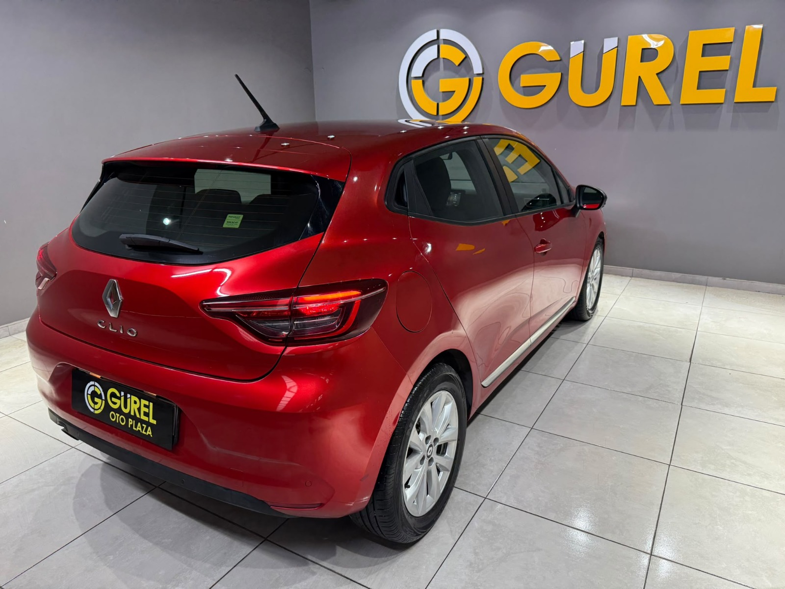 2023 Benzin Manuel Renault Clio Kırmızı Gürel Tasarım Aksesuar Otomotiv San. Tic. Ltd. Şti.