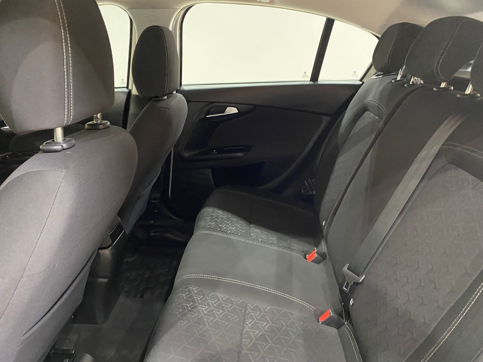 2022 Benzin Manuel Fiat Egea Cross Beyaz Gürel Tasarım Aksesuar Otomotiv San. Tic. Ltd. Şti.