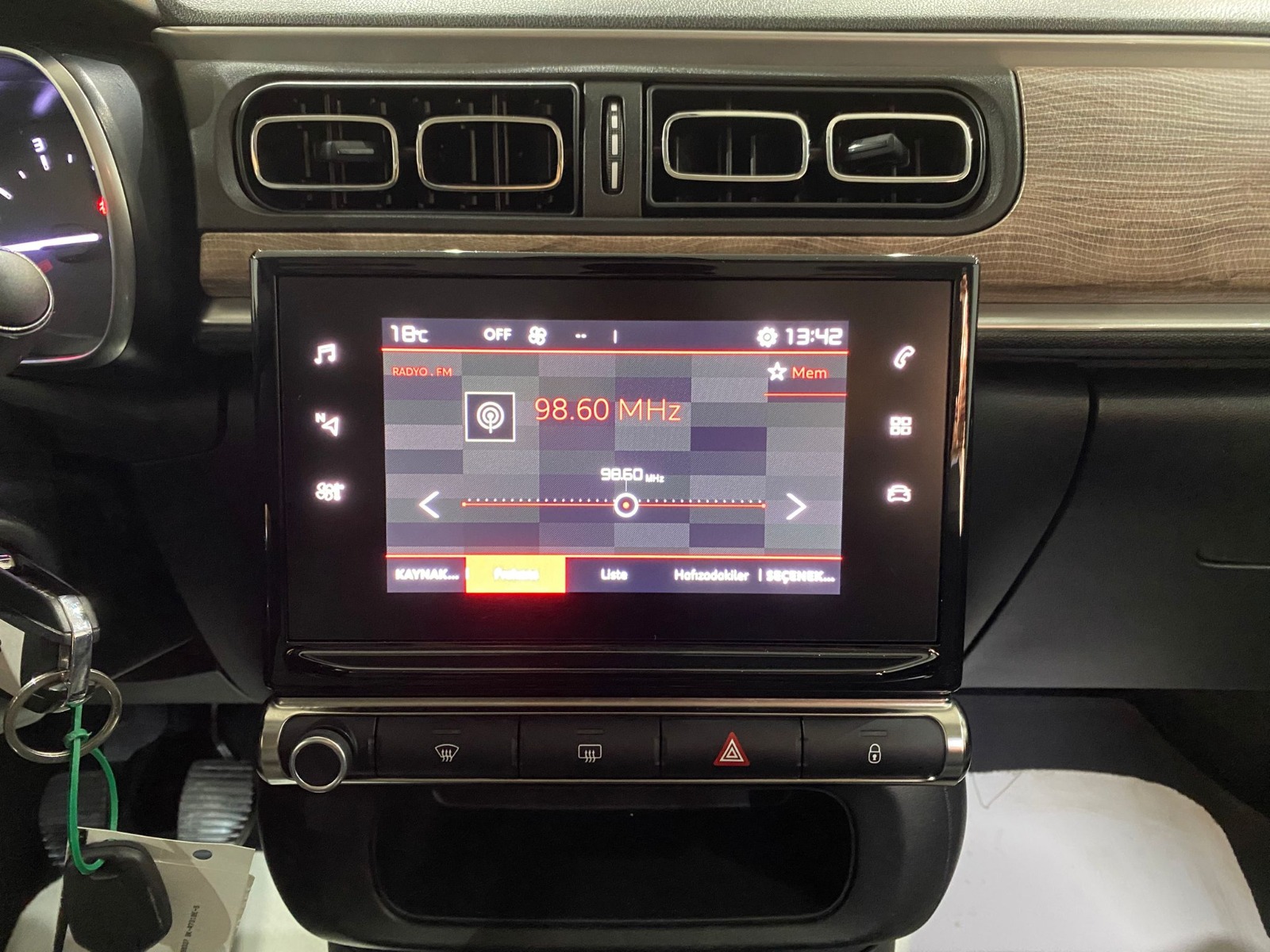 TaksitliOto.Net | 2.El Citroen C3 Hatchback 1.2 PureTech Feel Bold | Manuel & Benzin | Beyaz | İzmir.2el 2023 Benzin Manuel Citroen C3 Beyaz Gürel Tasarım Aksesuar Otomotiv San. Tic. Ltd. Şti.