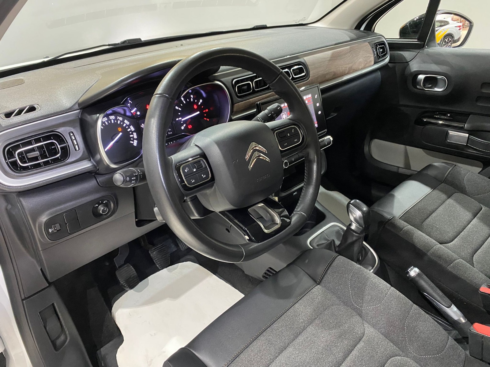 TaksitliOto.Net | 2.El Citroen C3 Hatchback 1.2 PureTech Feel Bold | Manuel & Benzin | Beyaz | İzmir.2el 2023 Benzin Manuel Citroen C3 Beyaz Gürel Tasarım Aksesuar Otomotiv San. Tic. Ltd. Şti.