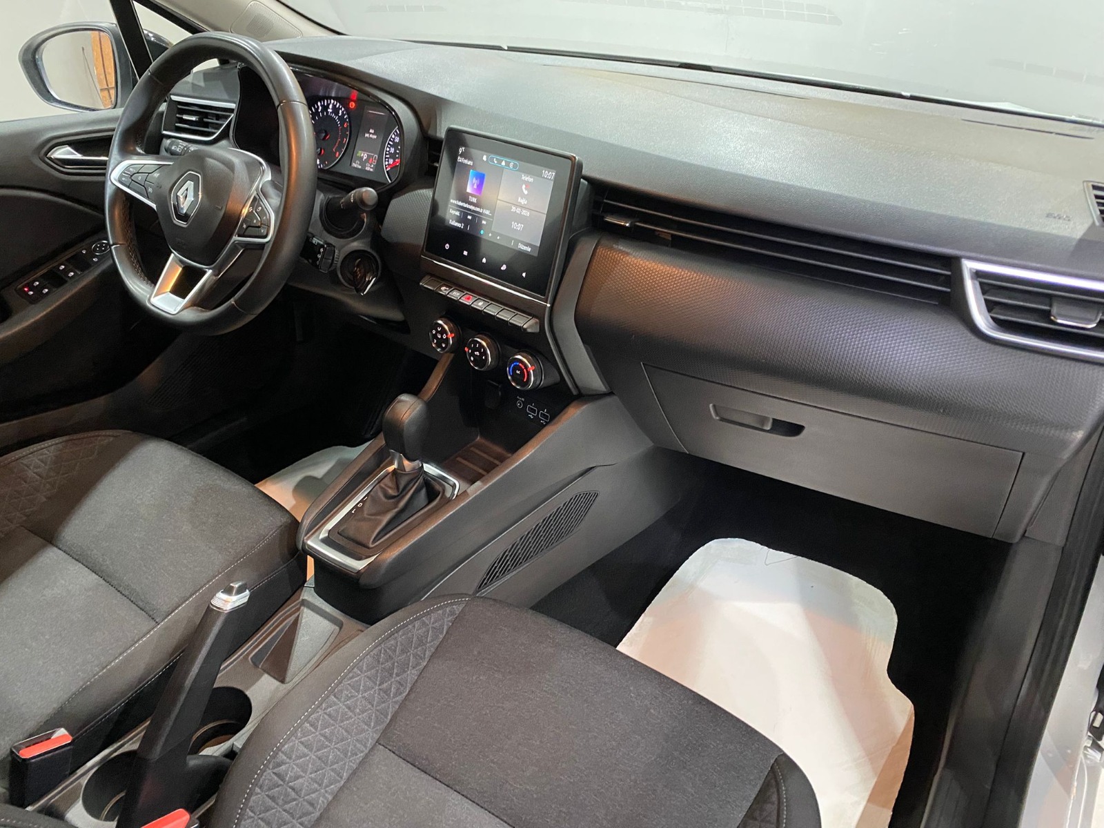 2023 Benzin Otomatik Renault Clio Beyaz Gürel Tasarım Aksesuar Otomotiv San. Tic. Ltd. Şti.