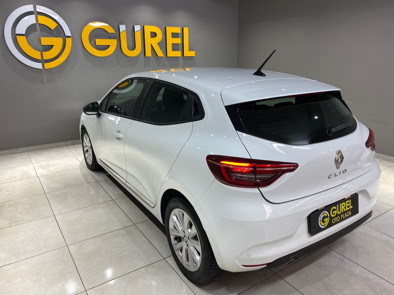 2023 Benzin Otomatik Renault Clio Beyaz Gürel Tasarım Aksesuar Otomotiv San. Tic. Ltd. Şti.