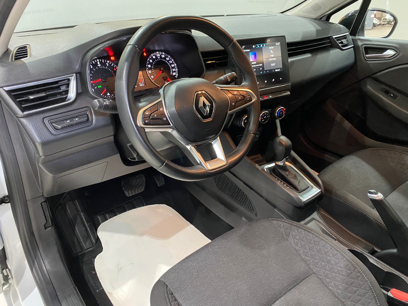 2023 Benzin Otomatik Renault Clio Beyaz Gürel Tasarım Aksesuar Otomotiv San. Tic. Ltd. Şti.