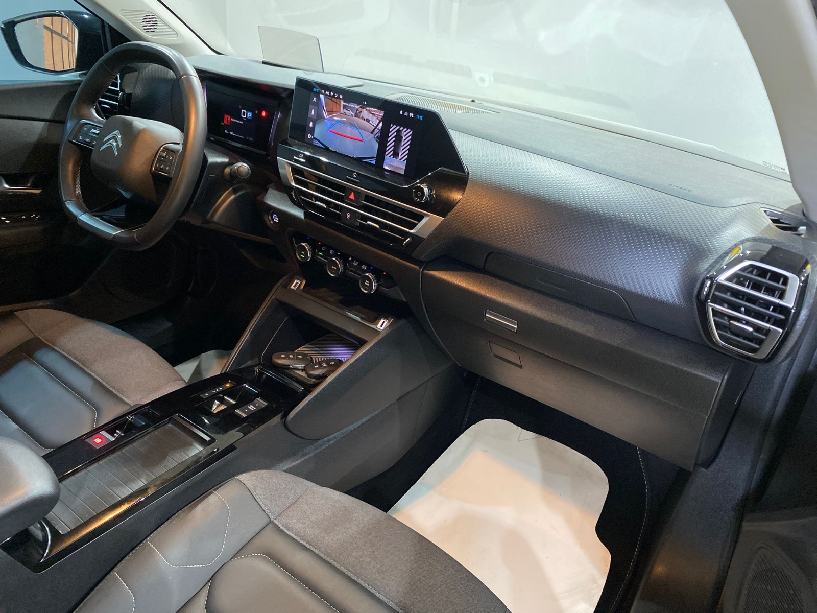 2024 Benzin Otomatik Citroen C4 X Gri Gürel Tasarım Aksesuar Otomotiv San. Tic. Ltd. Şti.