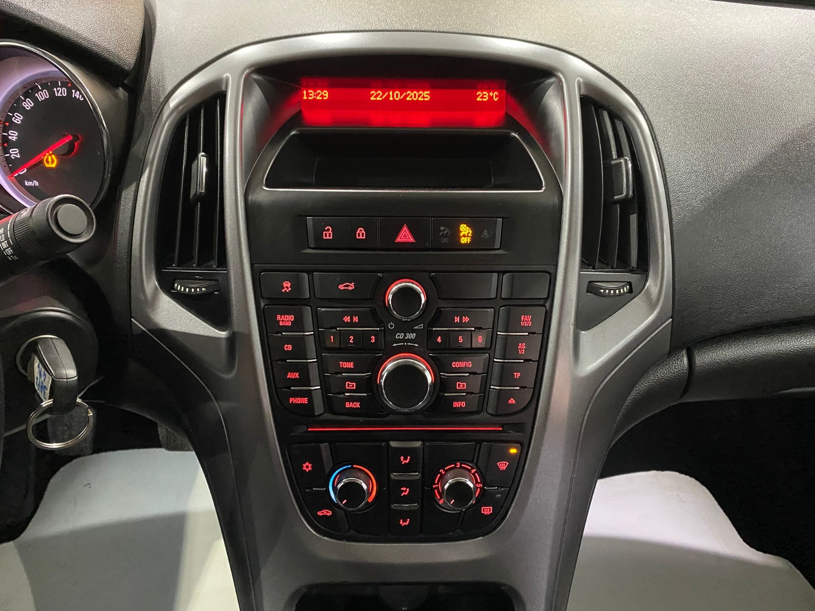 2017 Benzin Manuel Opel Astra Gri Gürel Tasarım Aksesuar Otomotiv San. Tic. Ltd. Şti.