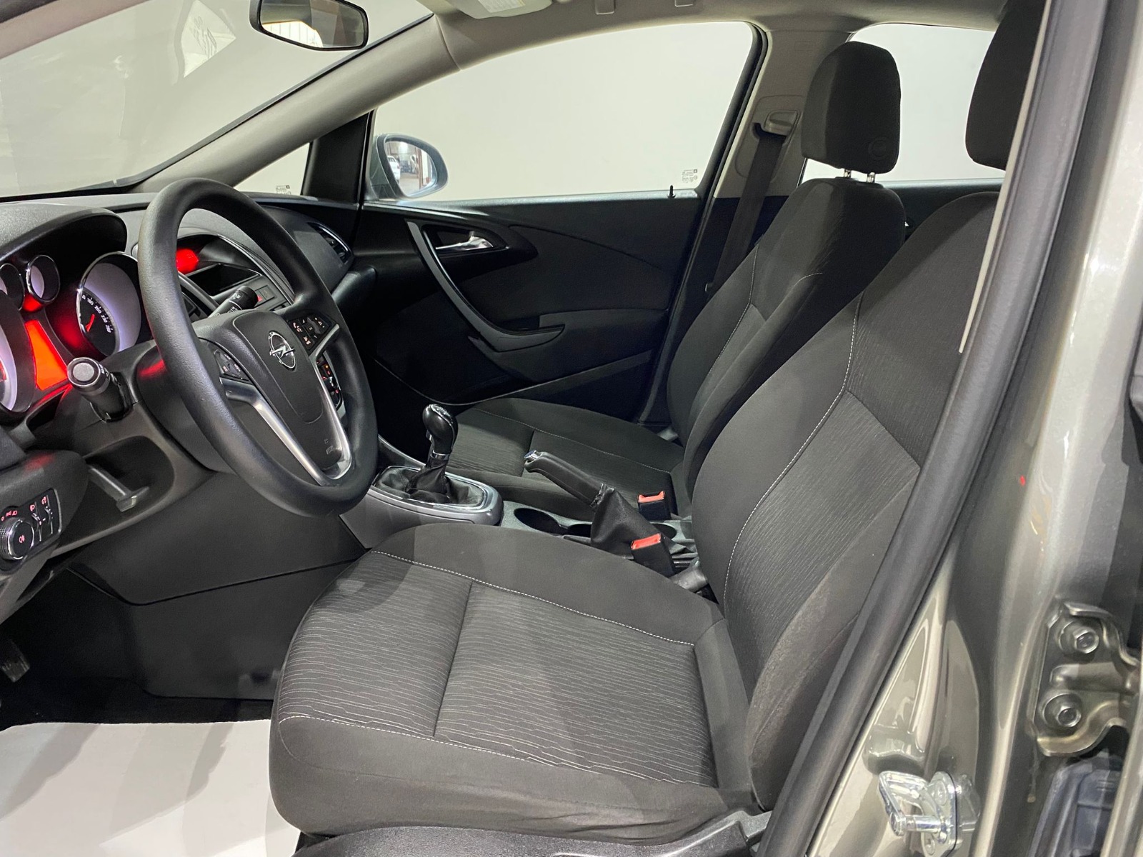 2017 Benzin Manuel Opel Astra Gri Gürel Tasarım Aksesuar Otomotiv San. Tic. Ltd. Şti.