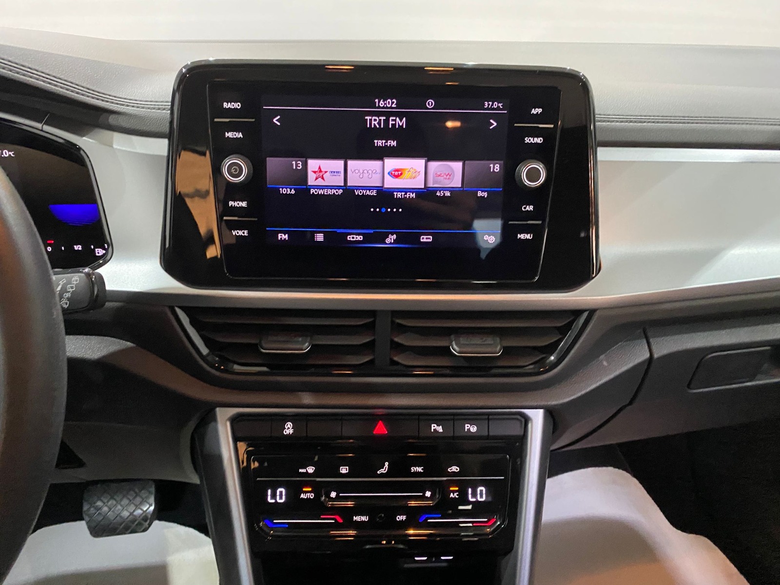 2022 Benzin Otomatik Volkswagen T-Roc Beyaz Gürel Tasarım Aksesuar Otomotiv San. Tic. Ltd. Şti.