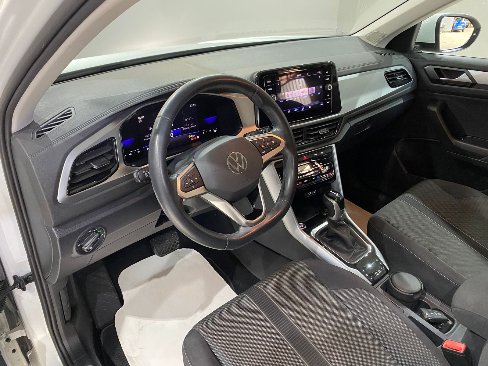 2022 Benzin Otomatik Volkswagen T-Roc Beyaz Gürel Tasarım Aksesuar Otomotiv San. Tic. Ltd. Şti.