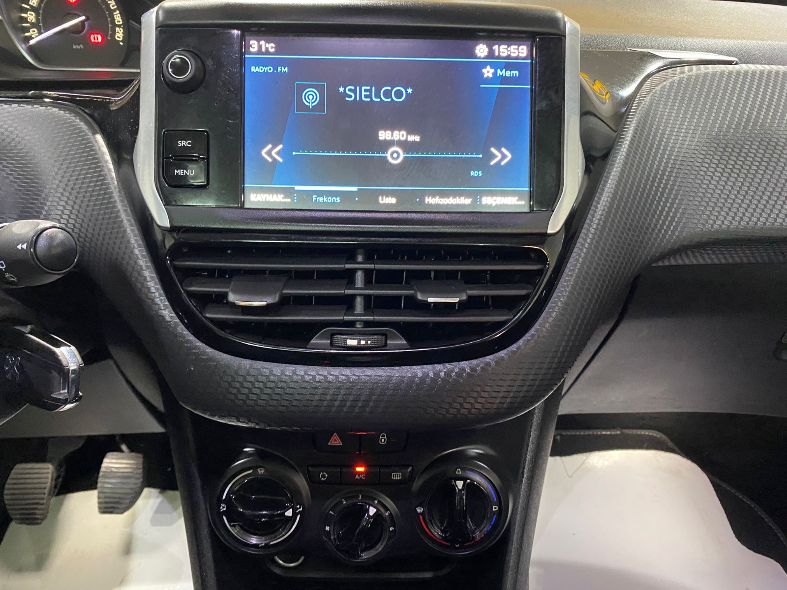 2020 Dizel Manuel Peugeot 208 Beyaz Gürel Tasarım Aksesuar Otomotiv San. Tic. Ltd. Şti.