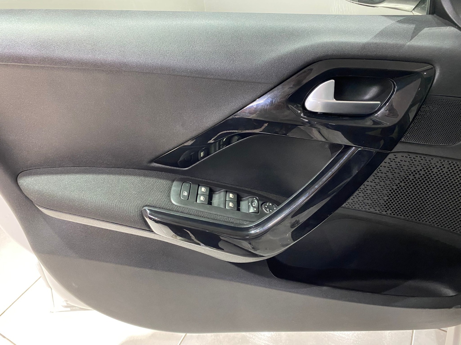 2020 Dizel Manuel Peugeot 208 Beyaz Gürel Tasarım Aksesuar Otomotiv San. Tic. Ltd. Şti.