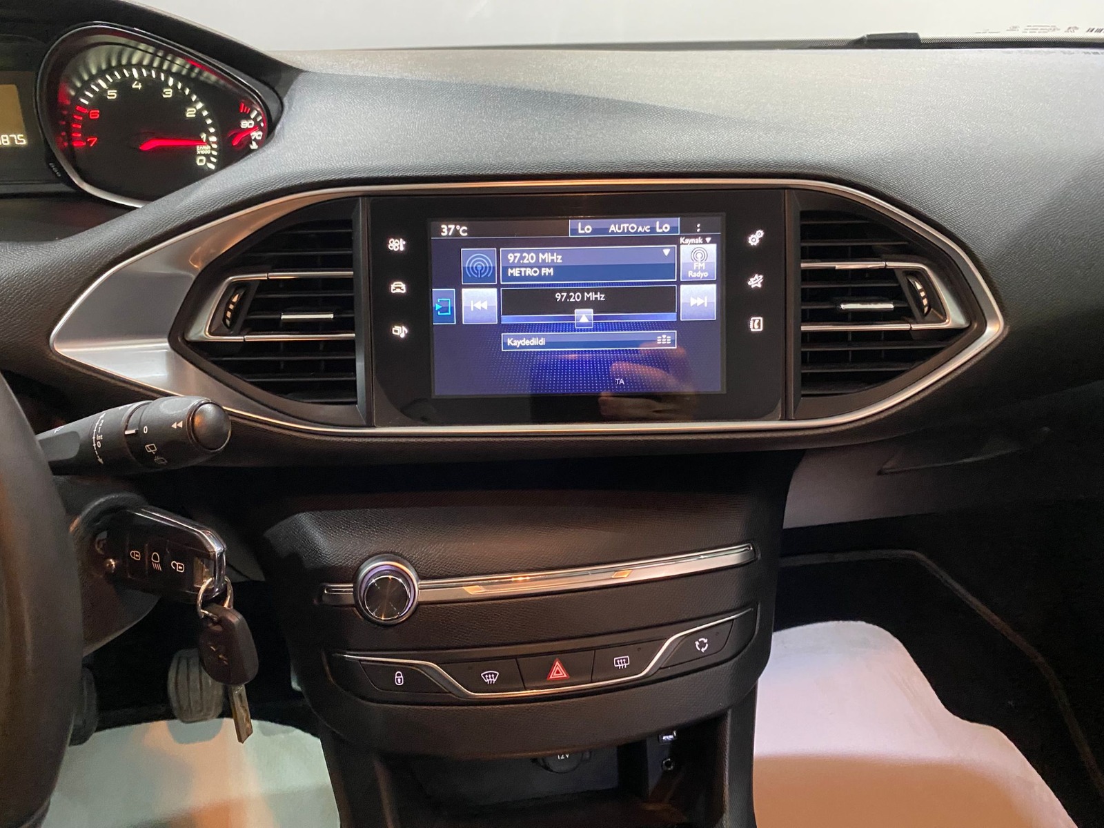 2017 Benzin Manuel Peugeot 308 Beyaz Gürel Tasarım Aksesuar Otomotiv San. Tic. Ltd. Şti.