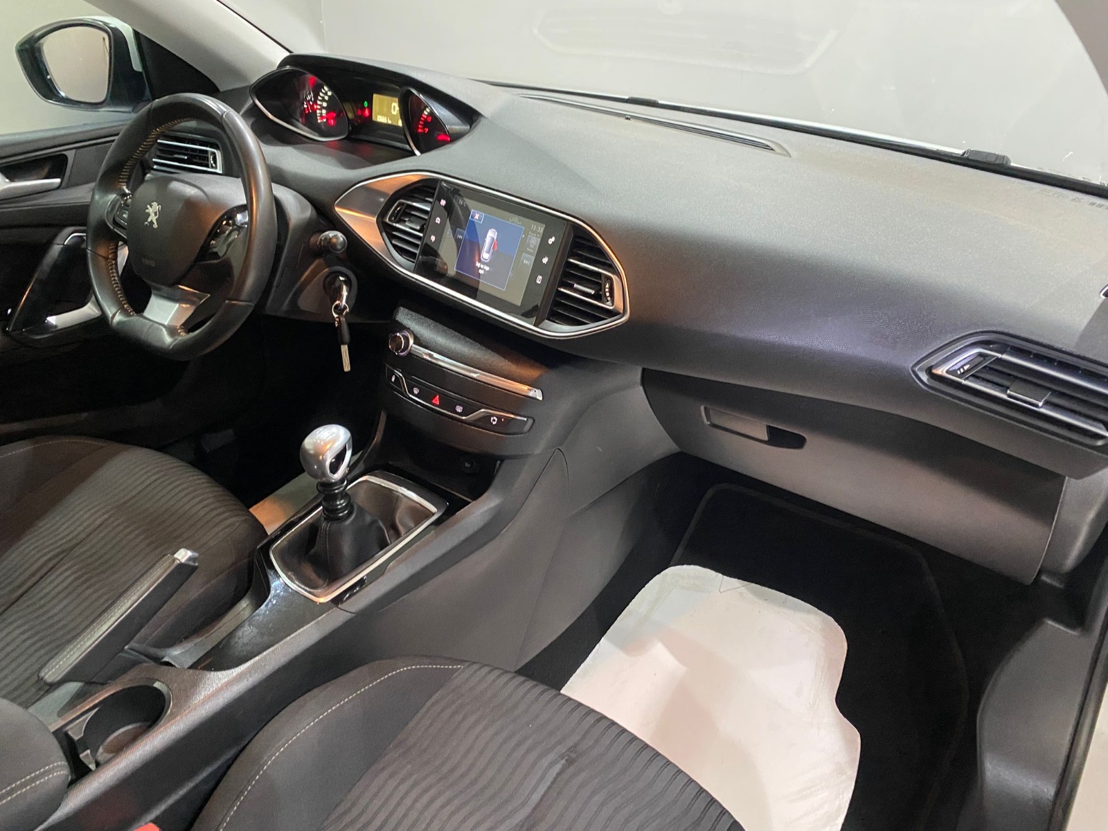 2017 Benzin Manuel Peugeot 308 Beyaz Gürel Tasarım Aksesuar Otomotiv San. Tic. Ltd. Şti.