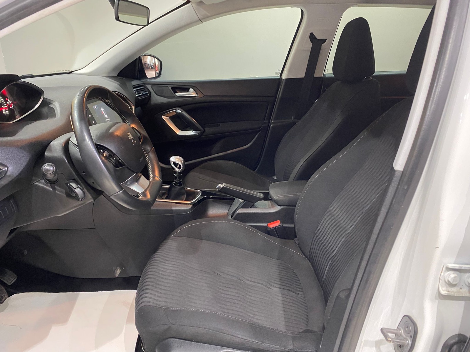 2017 Benzin Manuel Peugeot 308 Beyaz Gürel Tasarım Aksesuar Otomotiv San. Tic. Ltd. Şti.