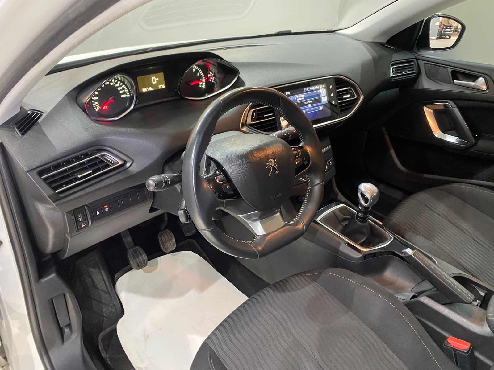 2017 Benzin Manuel Peugeot 308 Beyaz Gürel Tasarım Aksesuar Otomotiv San. Tic. Ltd. Şti.