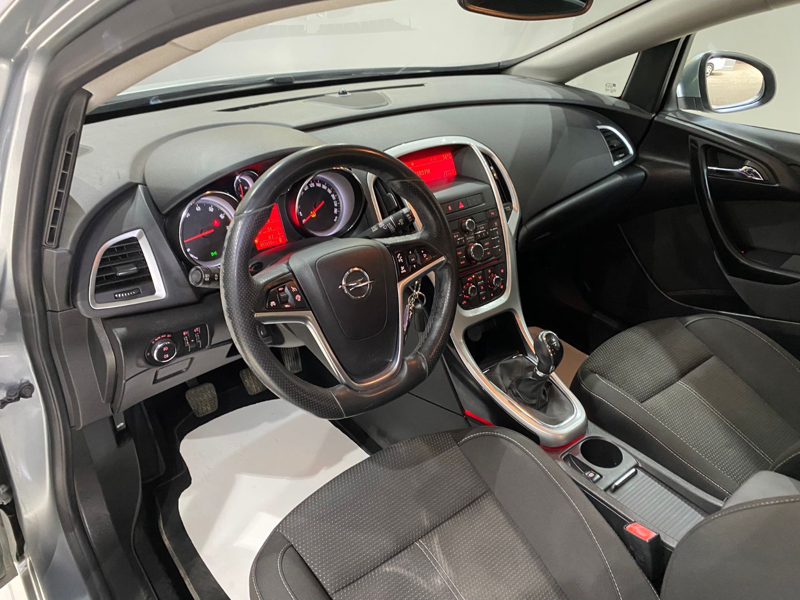 2015 Benzin Manuel Opel Astra Gri Gürel Tasarım Aksesuar Otomotiv San. Tic. Ltd. Şti.