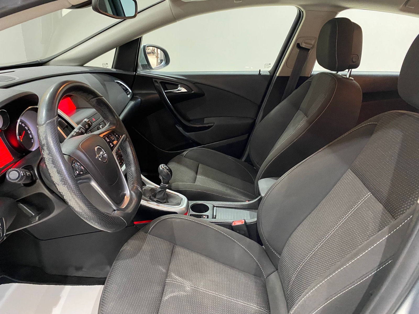 2015 Benzin Manuel Opel Astra Gri Gürel Tasarım Aksesuar Otomotiv San. Tic. Ltd. Şti.