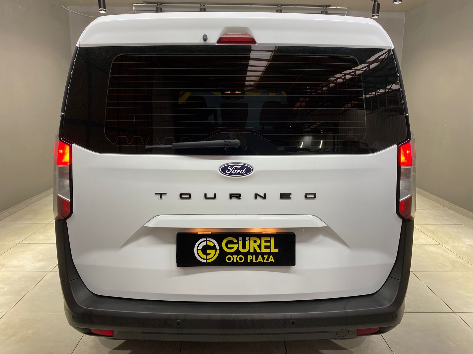 2024 Dizel Manuel Ford Tourneo Courier Beyaz Gürel Tasarım Aksesuar Otomotiv San. Tic. Ltd. Şti.