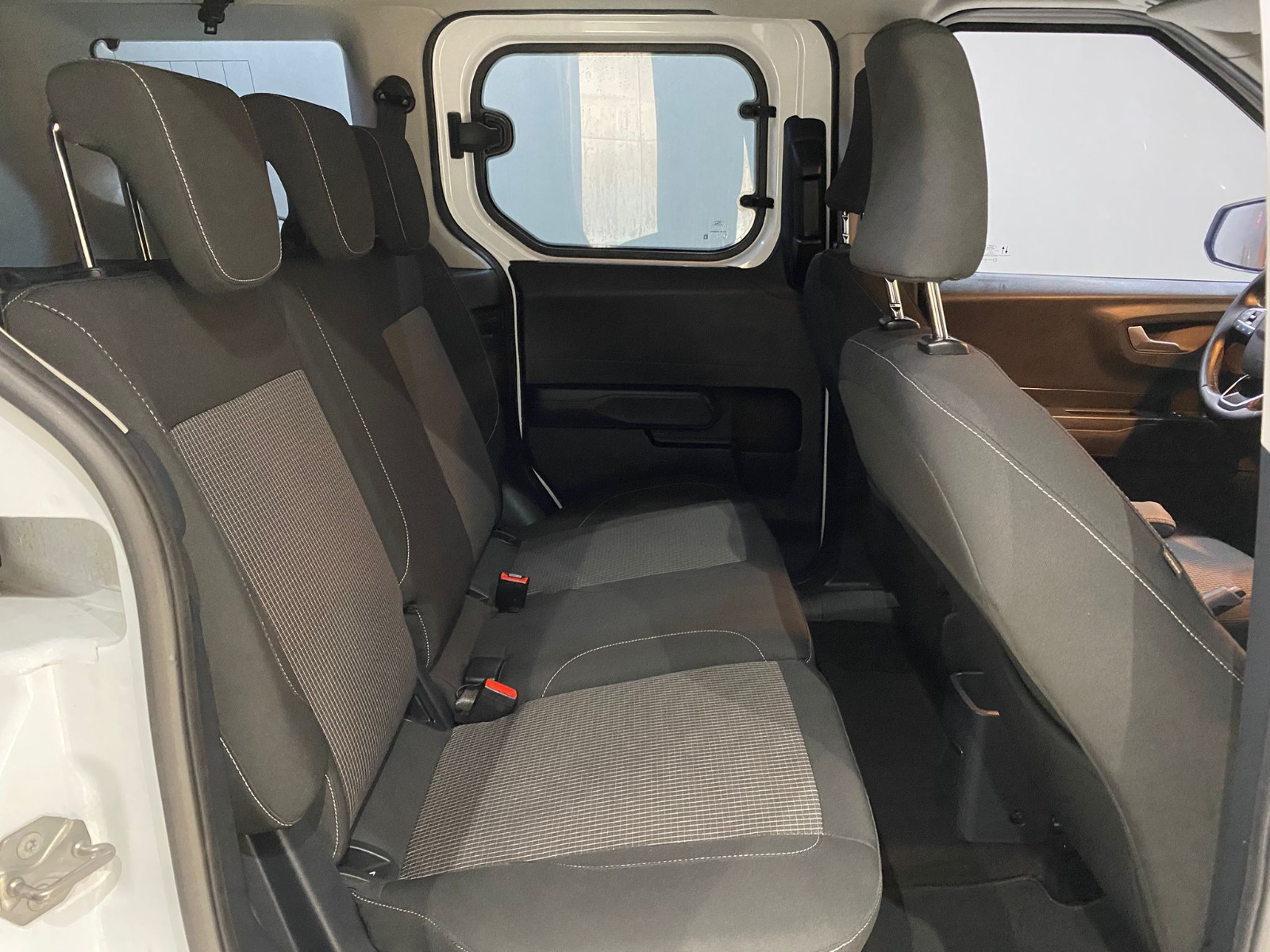 2024 Dizel Manuel Ford Tourneo Courier Beyaz Gürel Tasarım Aksesuar Otomotiv San. Tic. Ltd. Şti.