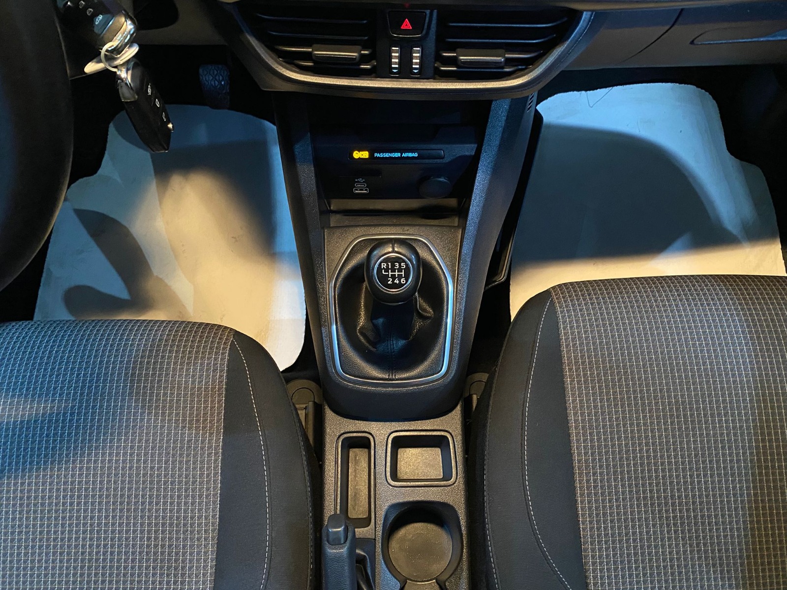 2024 Dizel Manuel Ford Tourneo Courier Beyaz Gürel Tasarım Aksesuar Otomotiv San. Tic. Ltd. Şti.