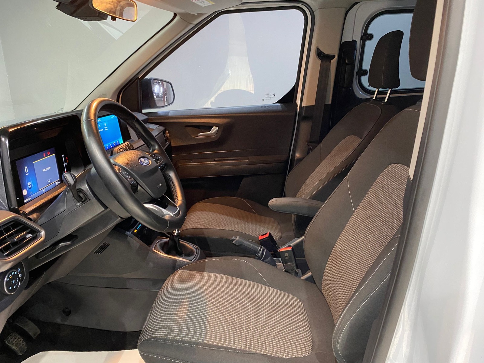 2024 Dizel Manuel Ford Tourneo Courier Beyaz Gürel Tasarım Aksesuar Otomotiv San. Tic. Ltd. Şti.