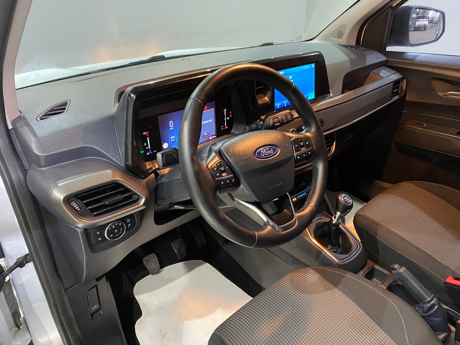 2024 Dizel Manuel Ford Tourneo Courier Beyaz Gürel Tasarım Aksesuar Otomotiv San. Tic. Ltd. Şti.