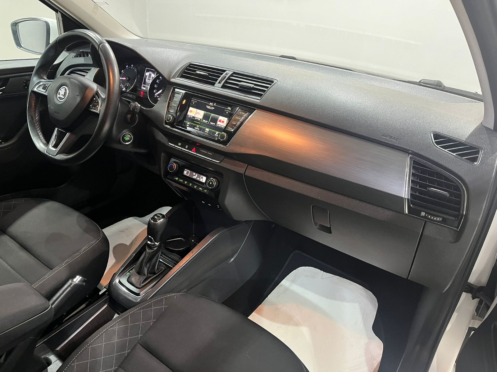 2016 Benzin Otomatik Skoda Fabia Beyaz Gürel Tasarım Aksesuar Otomotiv San. Tic. Ltd. Şti.