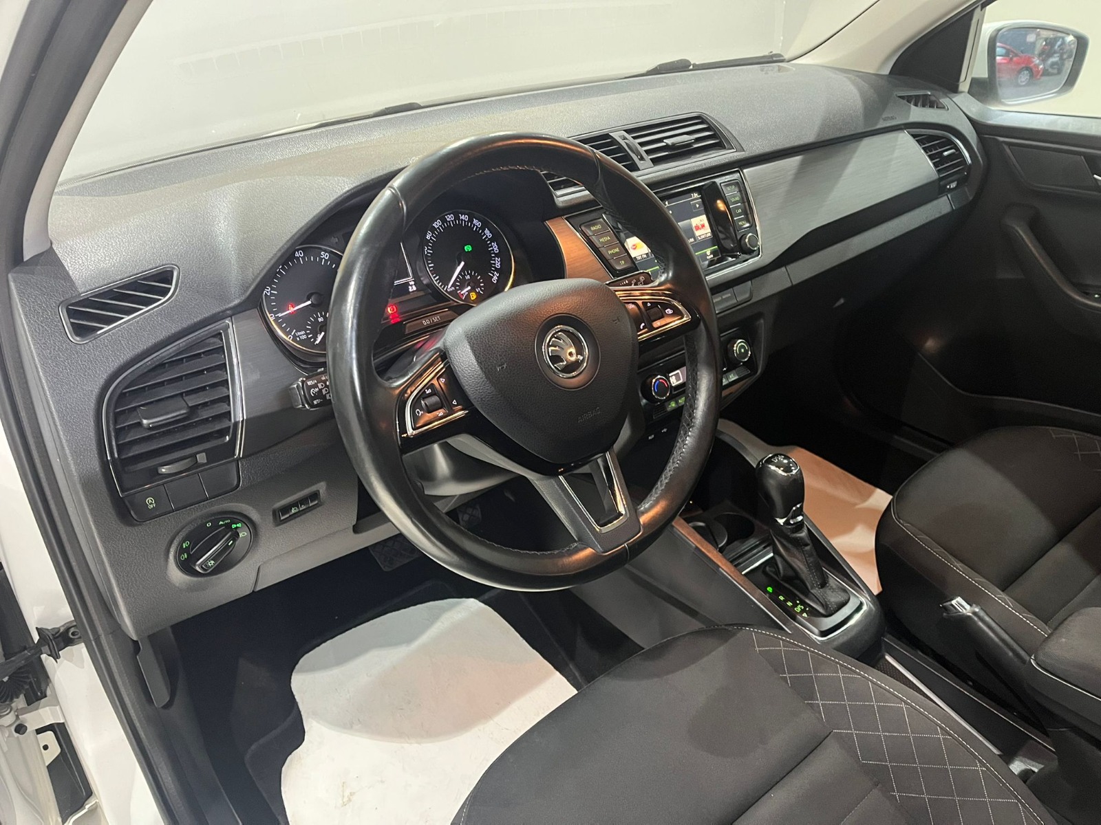 2016 Benzin Otomatik Skoda Fabia Beyaz Gürel Tasarım Aksesuar Otomotiv San. Tic. Ltd. Şti.