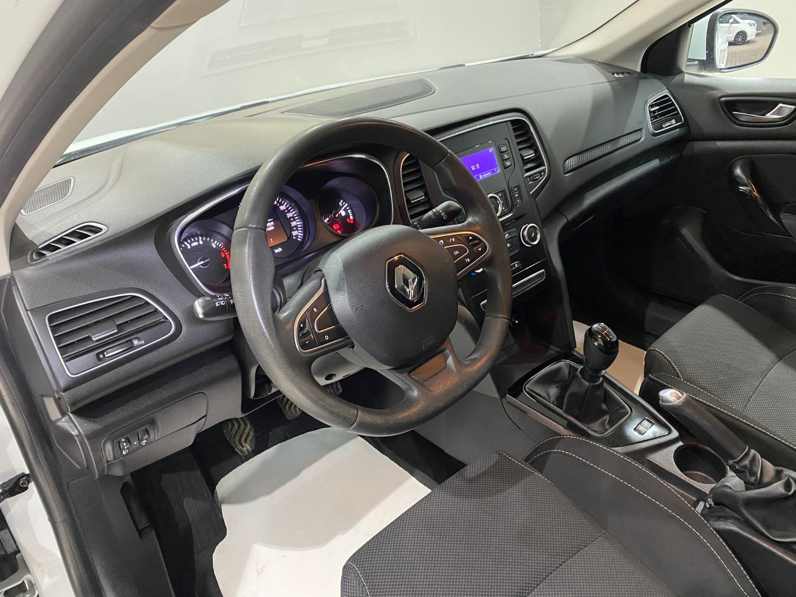 2017 Benzin + LPG Manuel Renault Megane Beyaz Gürel Tasarım Aksesuar Otomotiv San. Tic. Ltd. Şti.