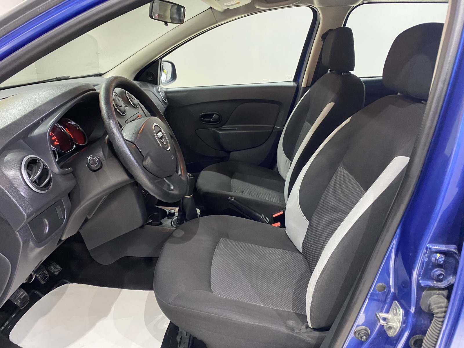 2015 Benzin Manuel Dacia Logan Mavi Gürel Tasarım Aksesuar Otomotiv San. Tic. Ltd. Şti.