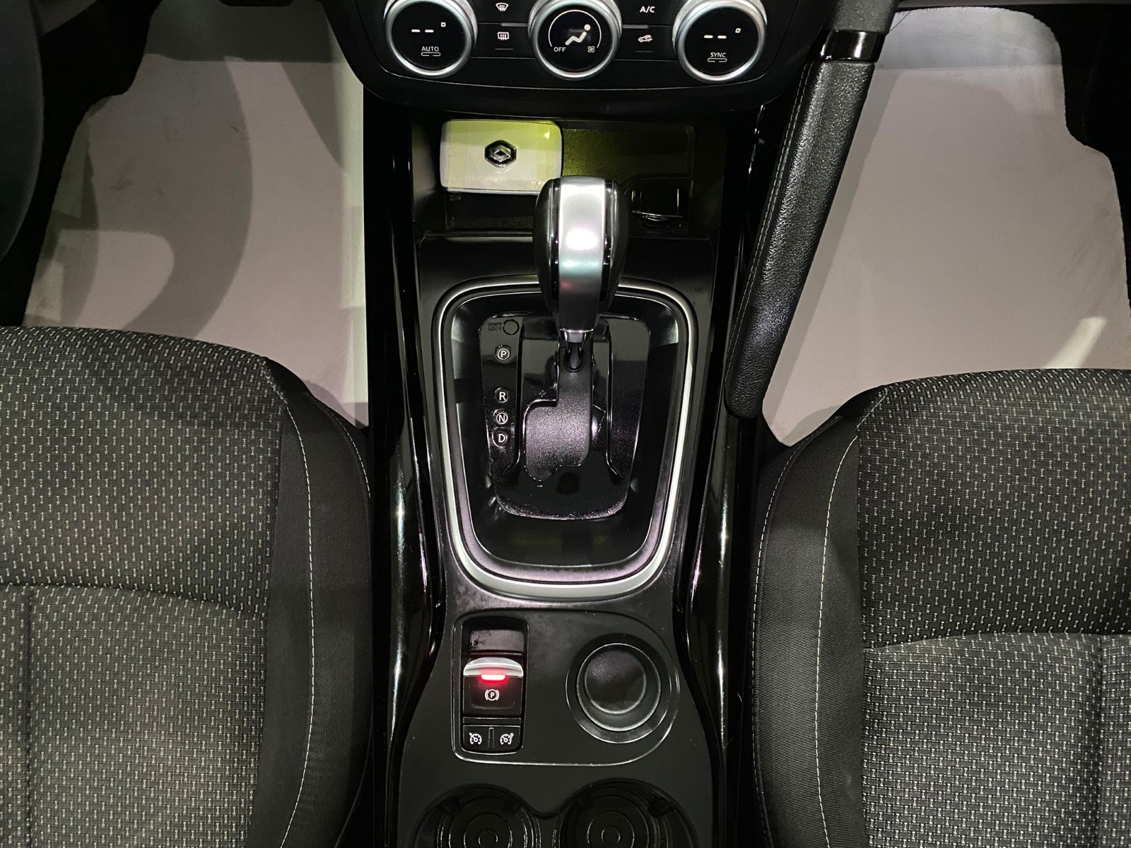 2020 Benzin Otomatik Renault Kadjar Beyaz Gürel Tasarım Aksesuar Otomotiv San. Tic. Ltd. Şti.