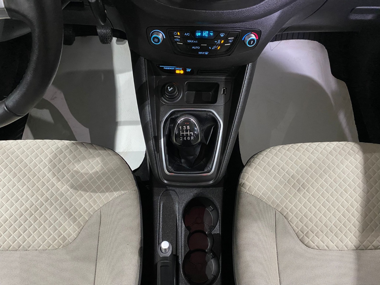 2023 Benzin Manuel Ford Tourneo Courier Beyaz Gürel Tasarım Aksesuar Otomotiv San. Tic. Ltd. Şti.