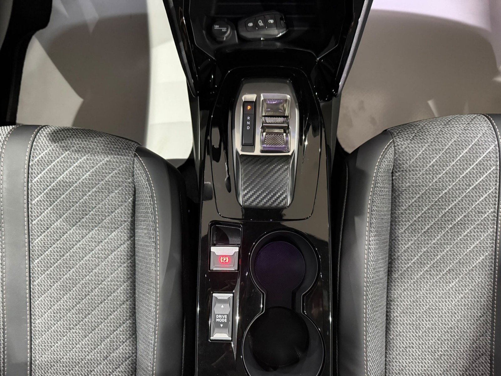 2025 Benzin Otomatik Peugeot 2008 Mavi Gürel Tasarım Aksesuar Otomotiv San. Tic. Ltd. Şti.