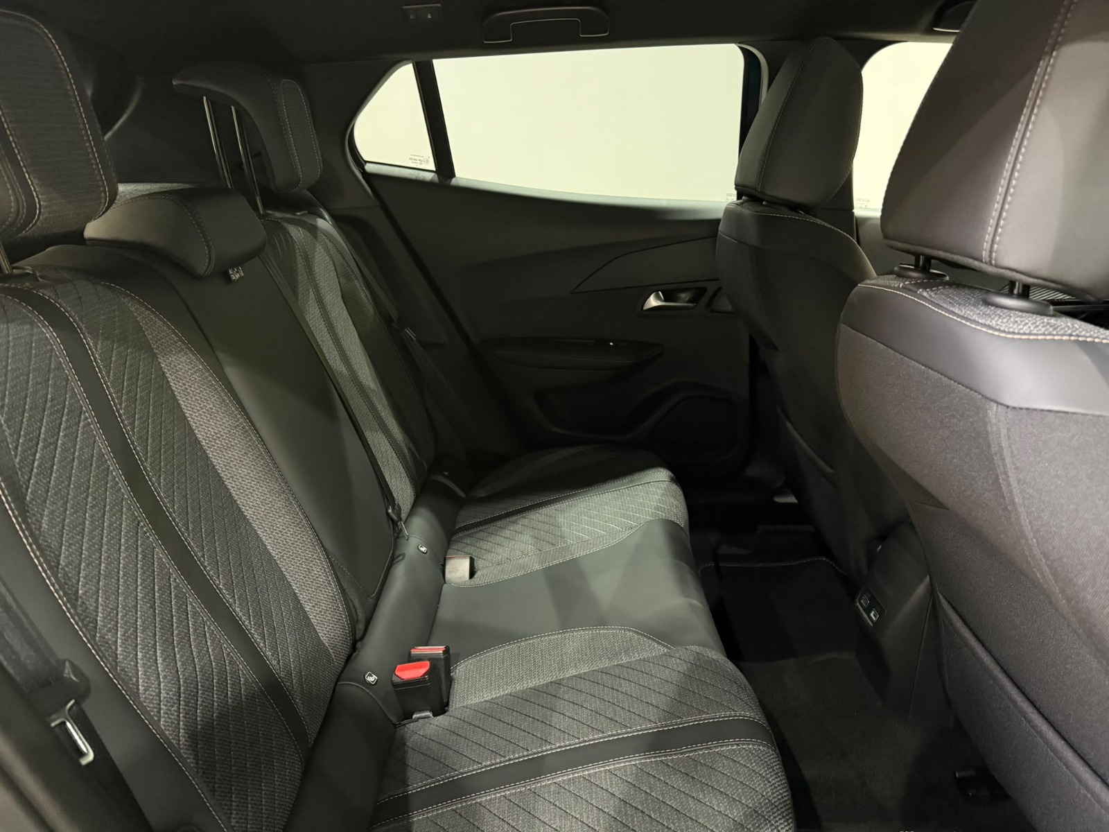 2025 Benzin Otomatik Peugeot 2008 Mavi Gürel Tasarım Aksesuar Otomotiv San. Tic. Ltd. Şti.