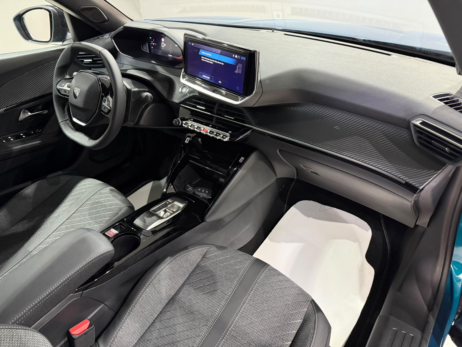 2025 Benzin Otomatik Peugeot 2008 Mavi Gürel Tasarım Aksesuar Otomotiv San. Tic. Ltd. Şti.