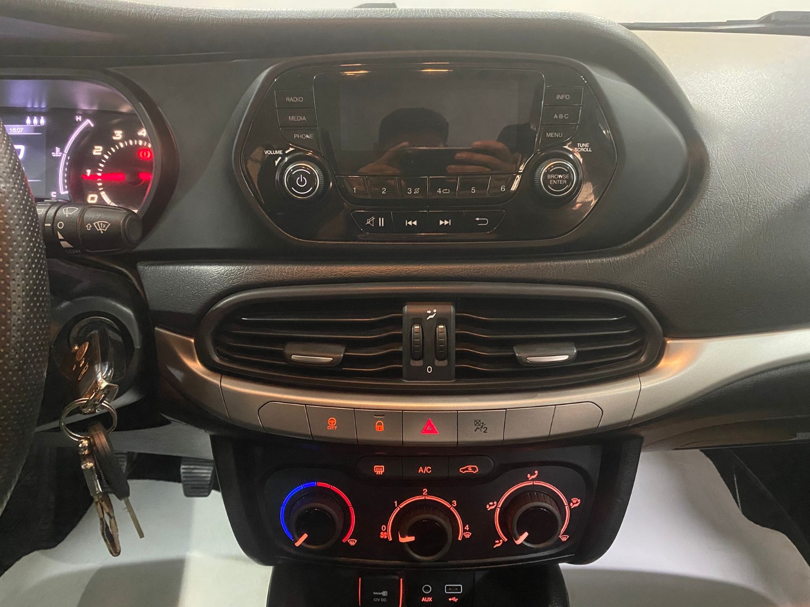 TaksitliOto.Net | 2.El Fiat Egea Hatchback 1.4 16V Fire Easy Plus | Manuel & Benzin | Beyaz | İzmir.2el 2017 Benzin Manuel Fiat Egea Beyaz Gürel Tasarım Aksesuar Otomotiv San. Tic. Ltd. Şti.