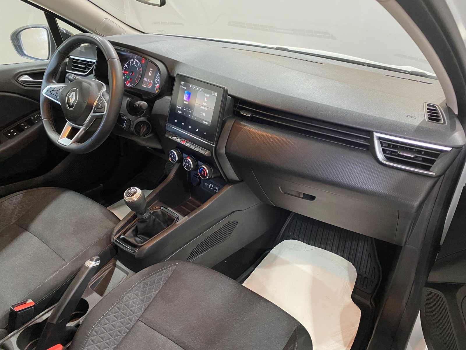 2023 Benzin Manuel Renault Clio Beyaz Gürel Tasarım Aksesuar Otomotiv San. Tic. Ltd. Şti.