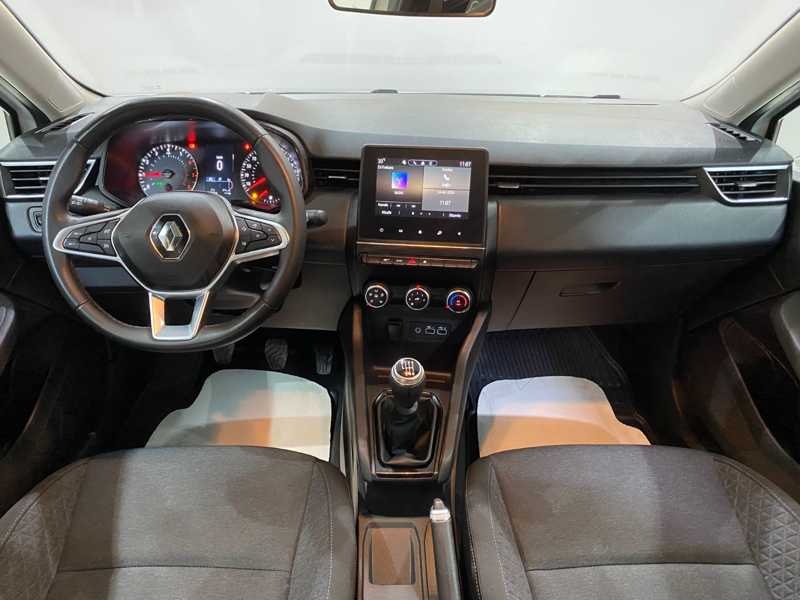 2023 Benzin Manuel Renault Clio Beyaz Gürel Tasarım Aksesuar Otomotiv San. Tic. Ltd. Şti.