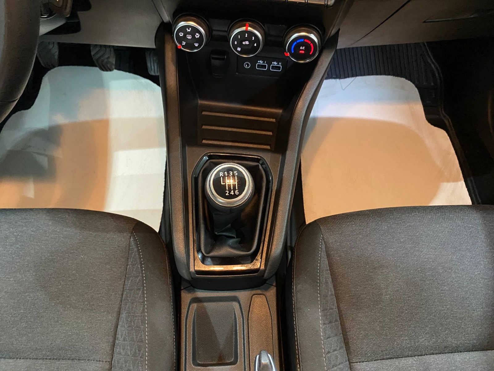 2023 Benzin Manuel Renault Clio Beyaz Gürel Tasarım Aksesuar Otomotiv San. Tic. Ltd. Şti.